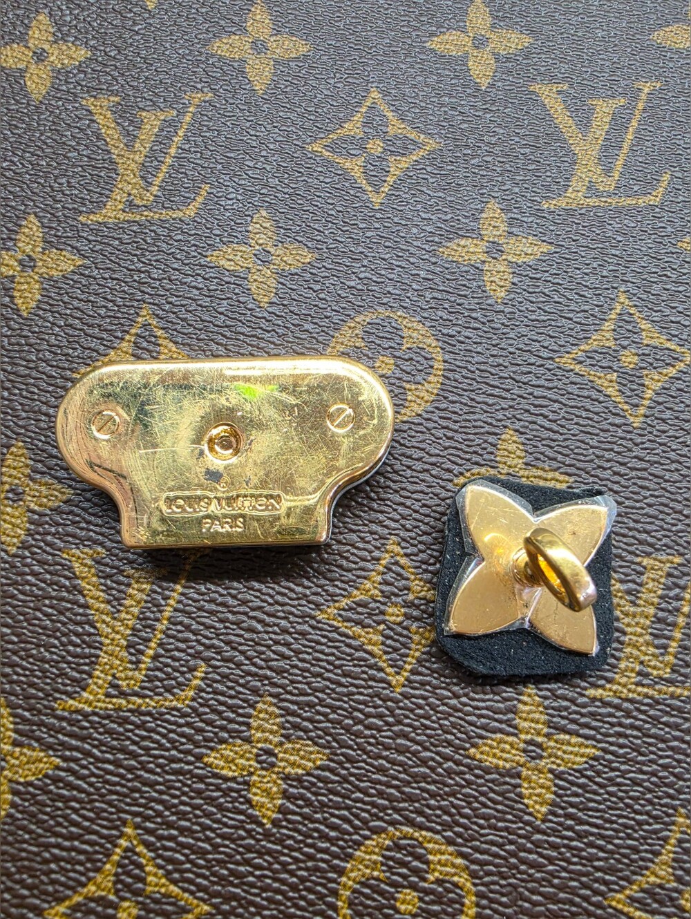 Louis Vuitton Gold Monogram Hardware Piece Closure Turnlock